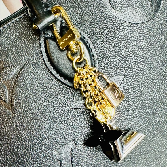 EUC Louis Vuitton Multi Colored Metal Kaleido V Key Chain Bag Charm - Picture 9 of 16